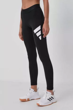 Sportos női adidas leggings részben újrahasznosított anyagból készült